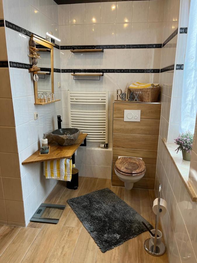 Delux Ferienwohnung Kunstgalerie Und Ilmradweg Kranichfeld Exterior foto